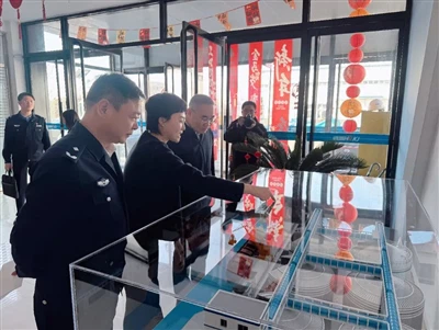 Aselinnapea Liu Yaonan külastab Hongrui tehnoloogiat, et pakkuda kohapeal{0}}...